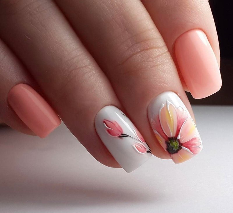 Shellac manicure with floral motifs.