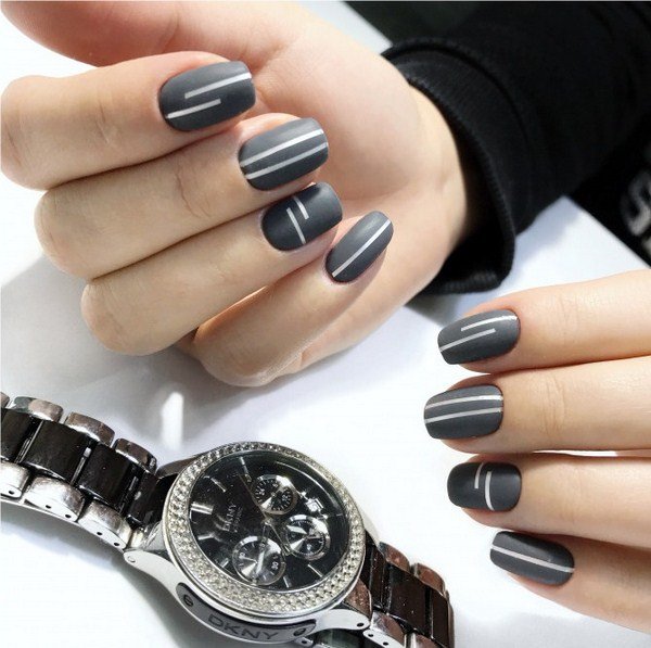 Stylish office graphic manicure.