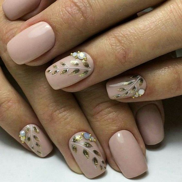 Flower manicure with rhinestones and foil