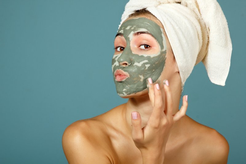 Face mask with anti-aging effect