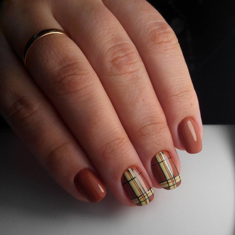 What nail art is now in fashion?