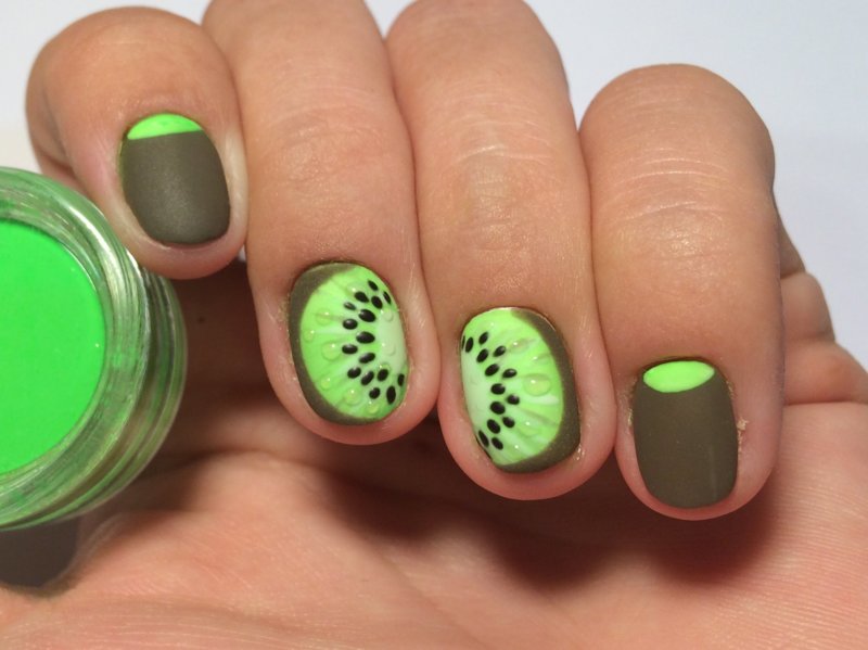 Kiwi manicure