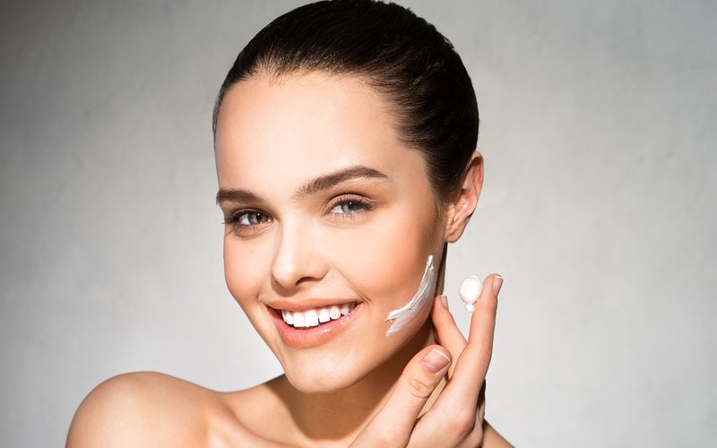 Moisturize the skin after peeling