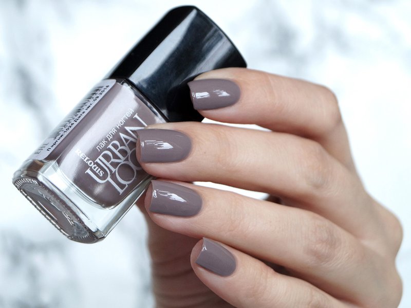 Taupe gel polish