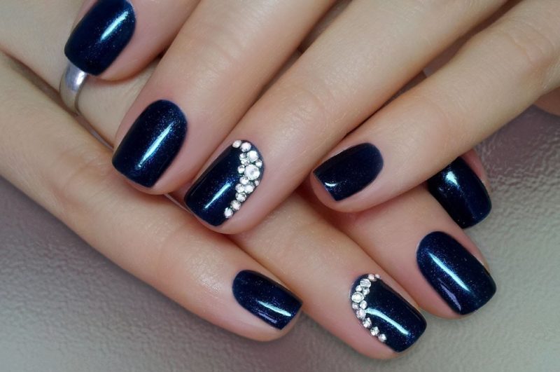 Blue manicure with rhinestones