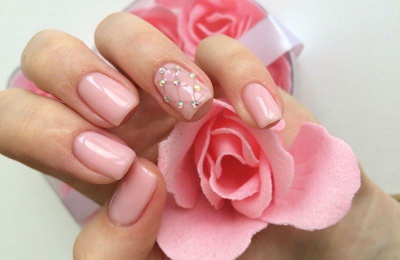 Glamorous manicure style.