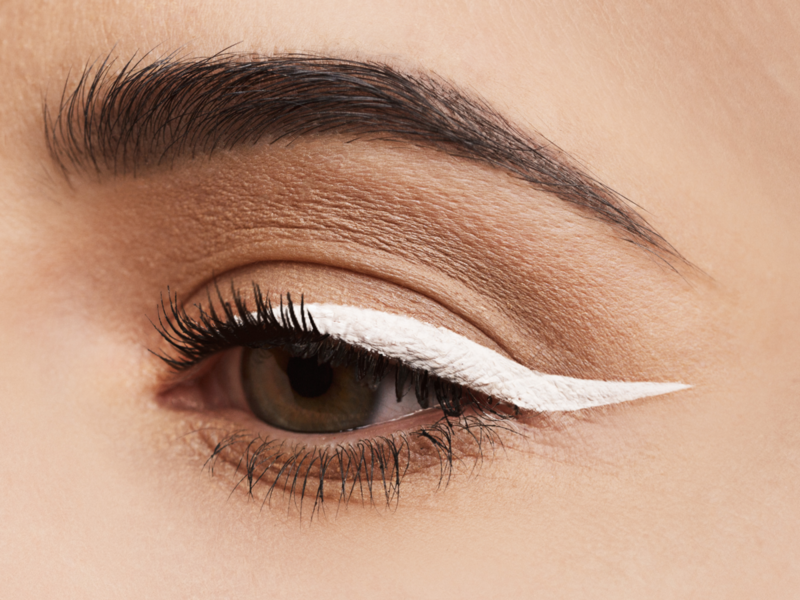 Light makeup with white arrows