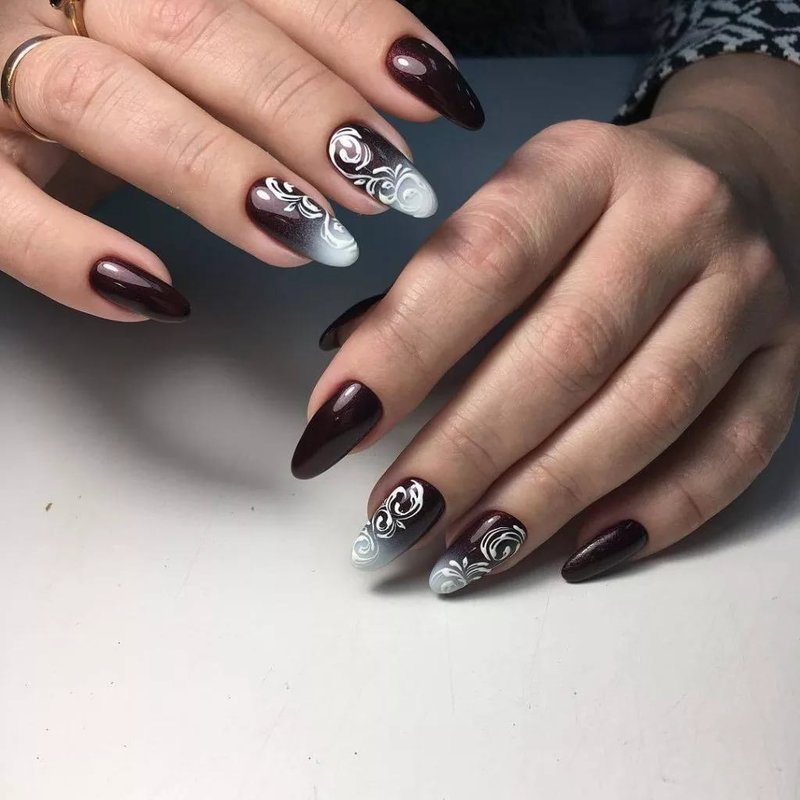 Dark manicure with a gradient