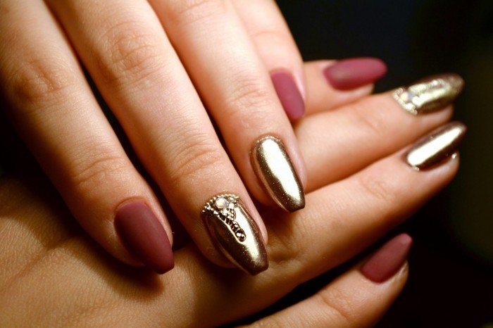 Gold polish manicure