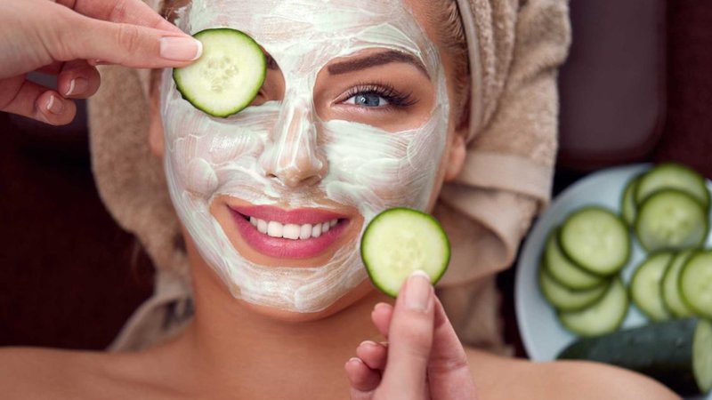 Face mask with cucumber