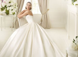 Fashionable wedding dresses