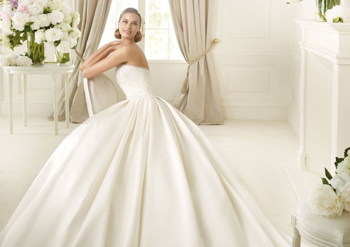 Fashionable wedding dresses