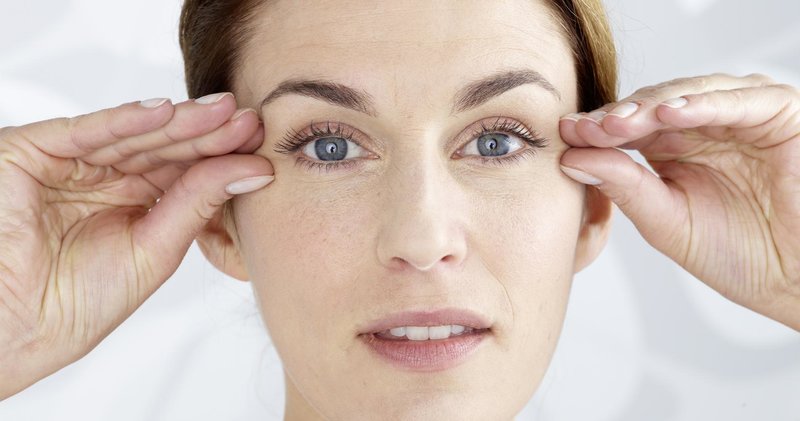 Proper skin care around the eyes