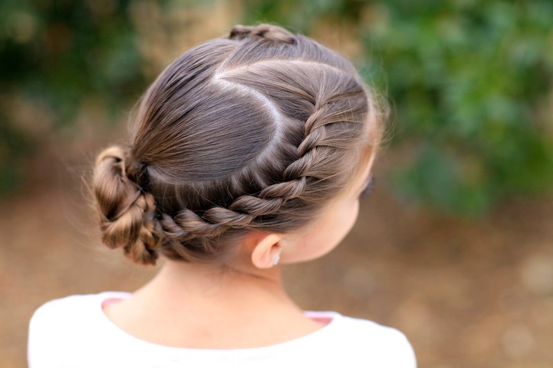 Girl with a hairstyle for medium hair