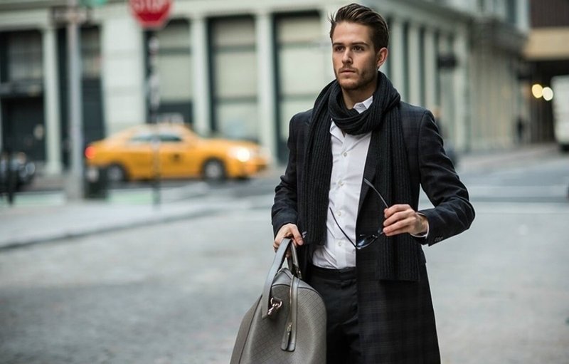 Fashionable models of men's scarves