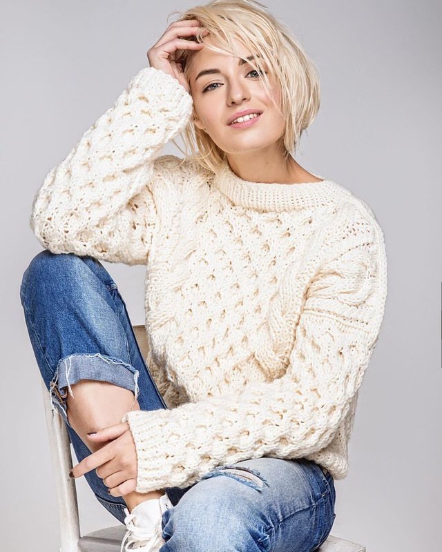 Girl in a heavy knit sweater and jeans