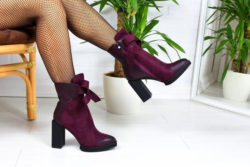 Velvet boots fall-winter 2024-2025