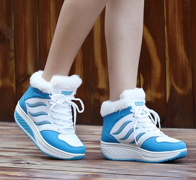 Warm platform sneakers