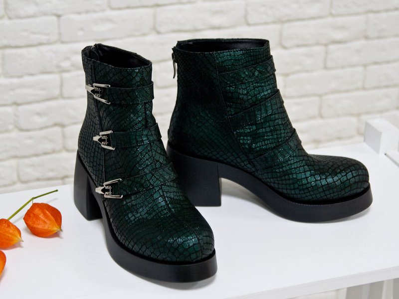 Massive women's boots: reptile skin