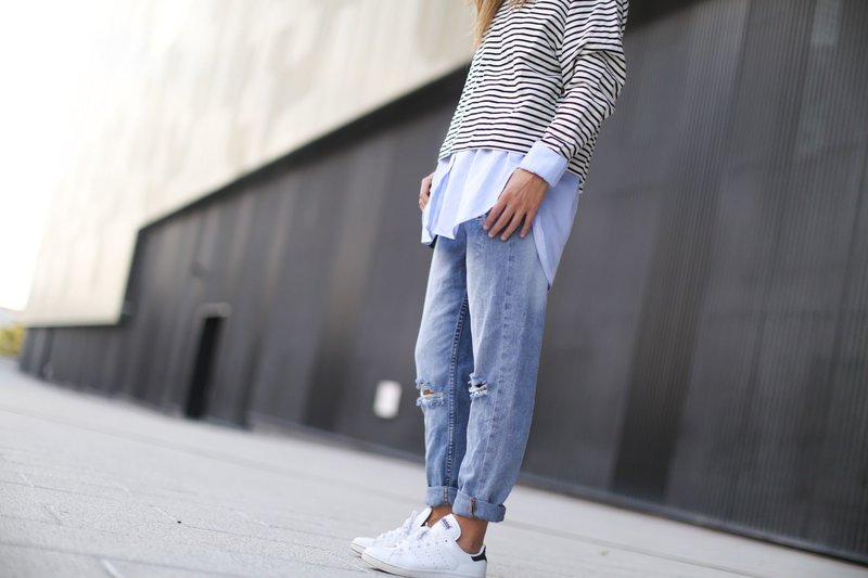 Wide models of women's jeans