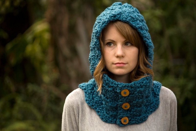 Knitted hood with buttons