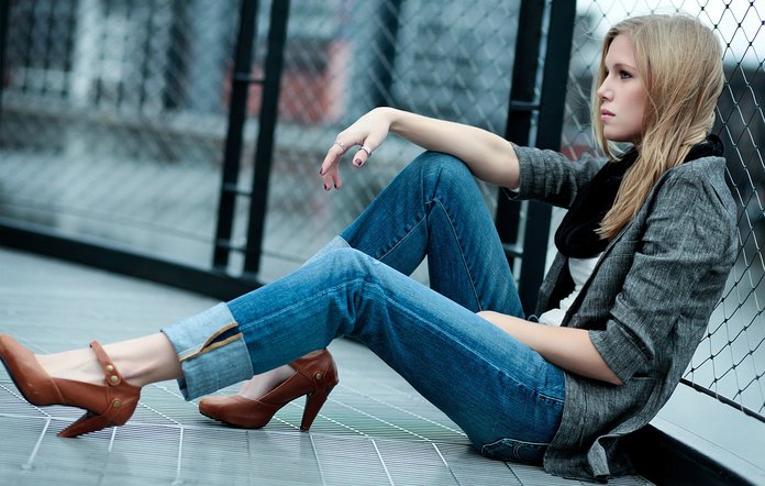 Women's fashion jeans: trends and novelties 2024