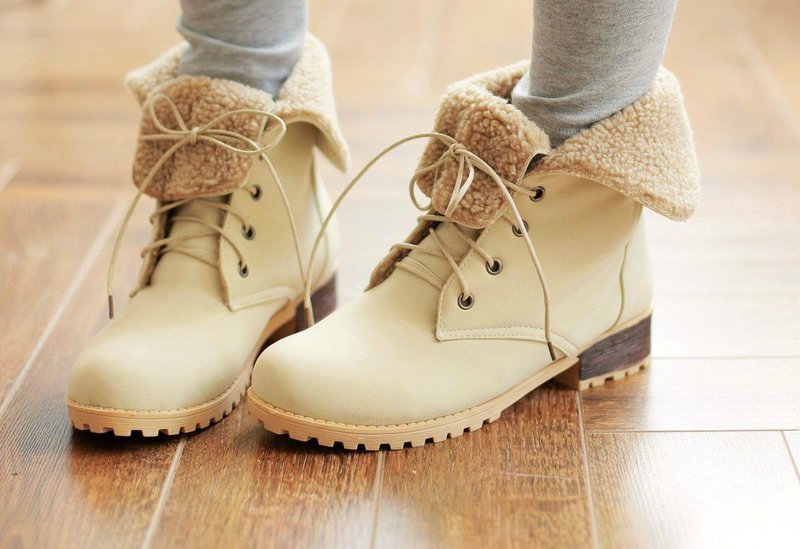 Stylish shoes with lacing