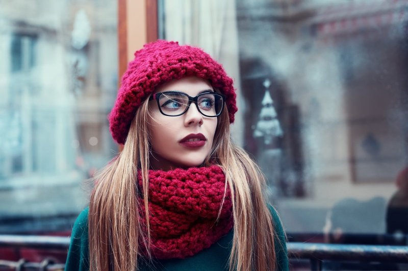 Fashionable knitted hat and scarf