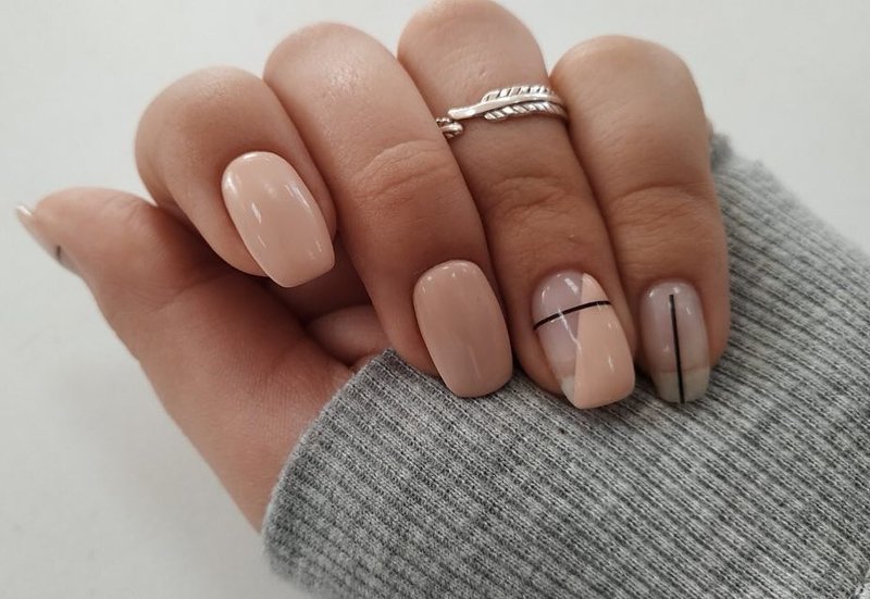 Thin Striped Manicure