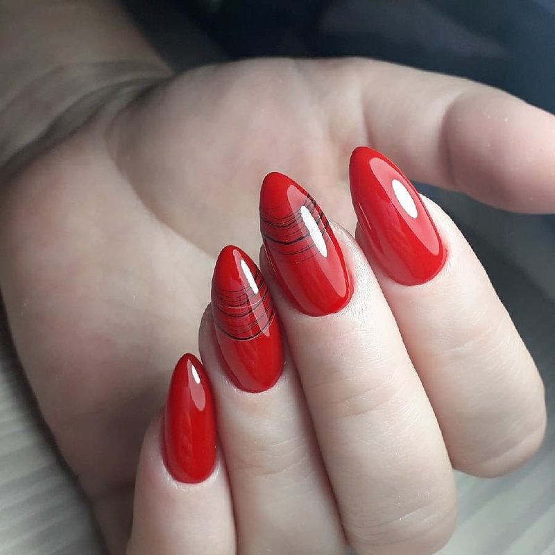 Red manicure with gel spider line