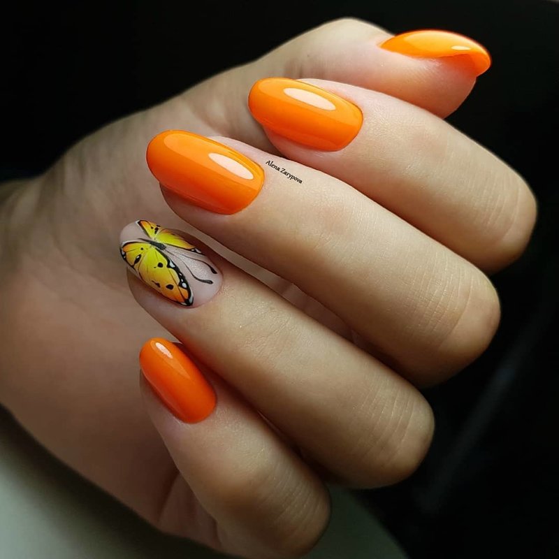 Orange manicure for autumn