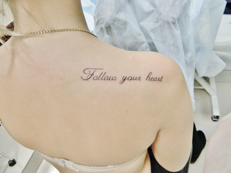 Tattoo in English on the shoulder