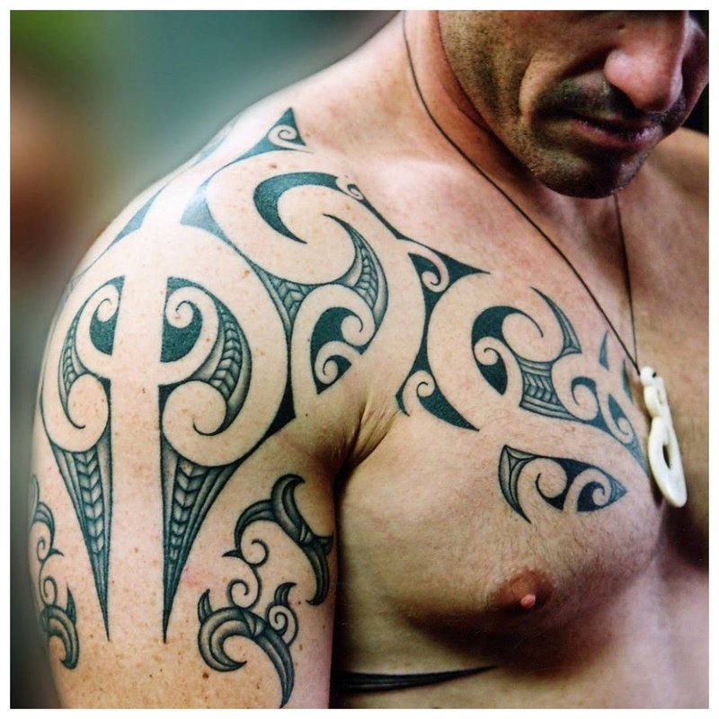 Celtic pattern on the shoulder