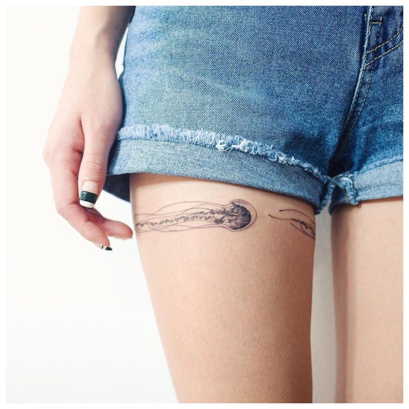 Gentle tattoo on the leg