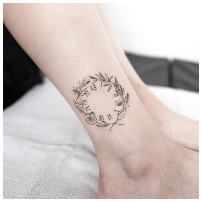 Laurel wreath on the ankle