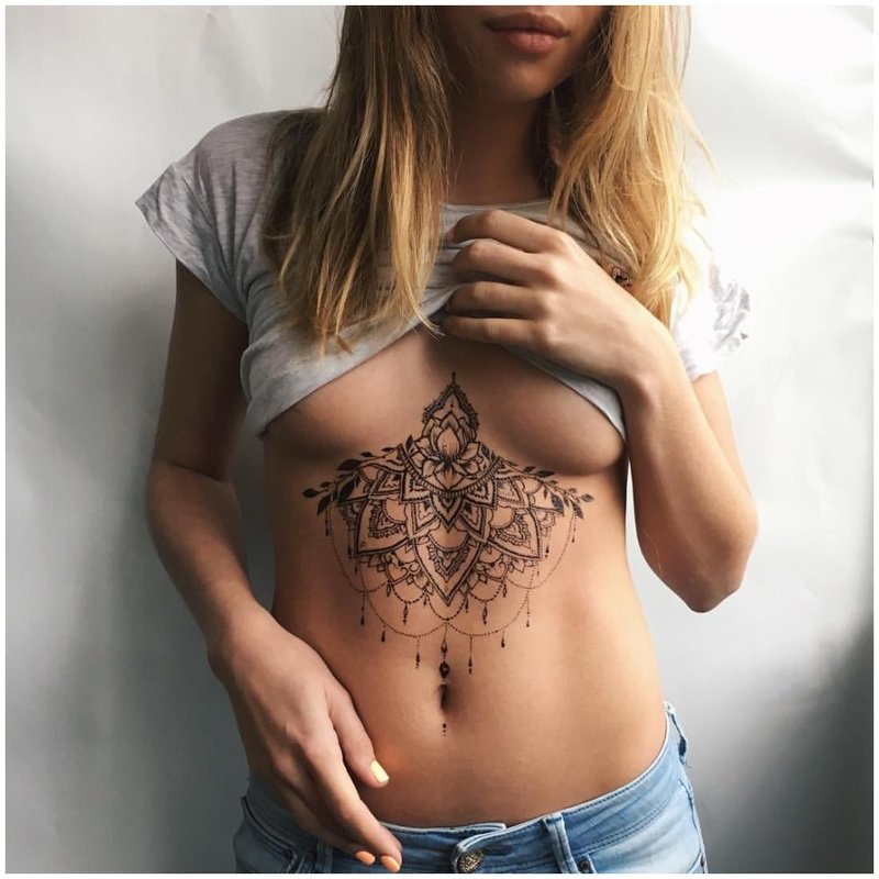 Contour tattoo under the chest and abdomen