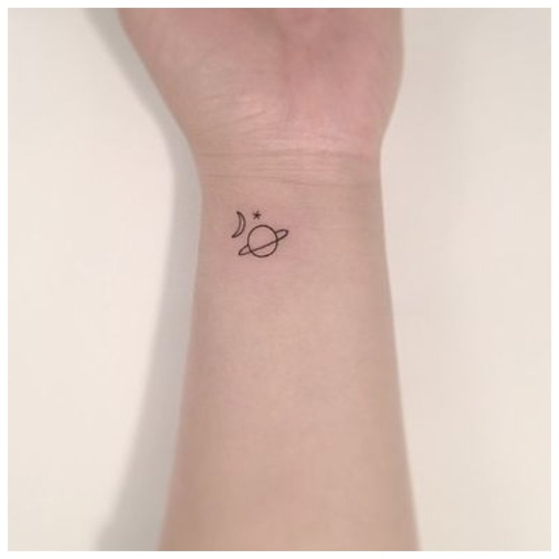 Neat wrist tattoo