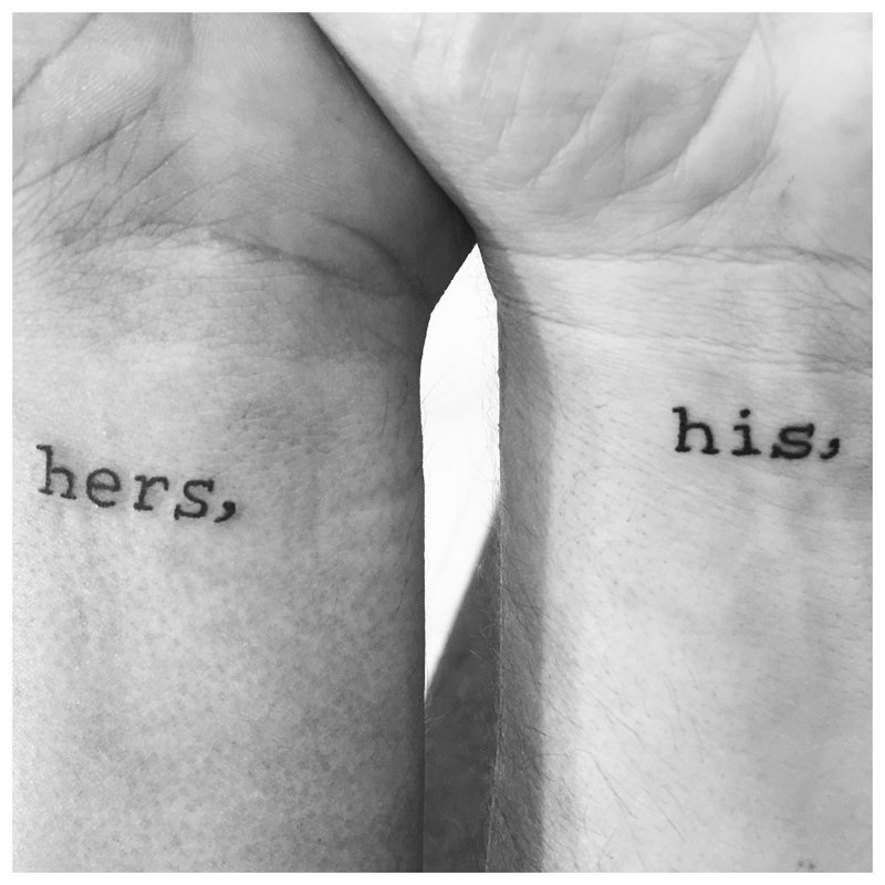 The inscription in the form of a tattoo on the hands of lovers