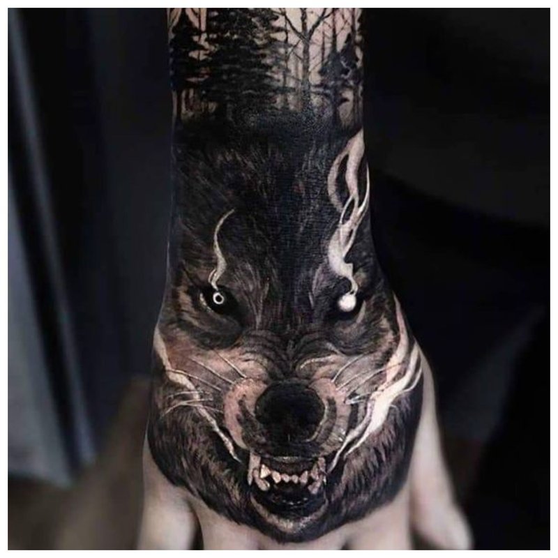 Wolf’s mouth tattoo on a man’s hand