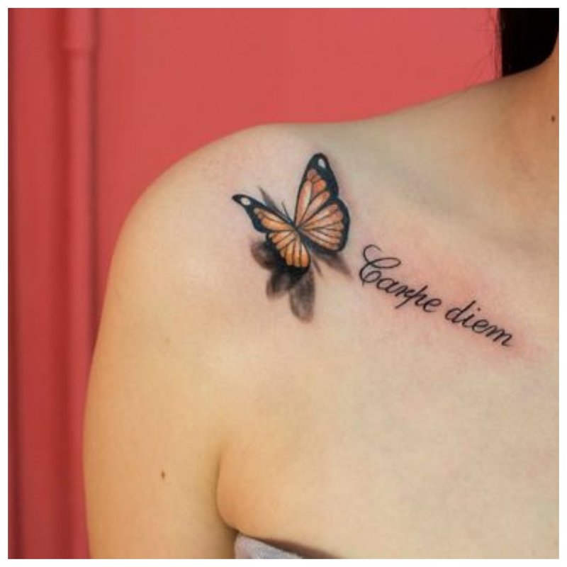 Gentle clavicle tattoo