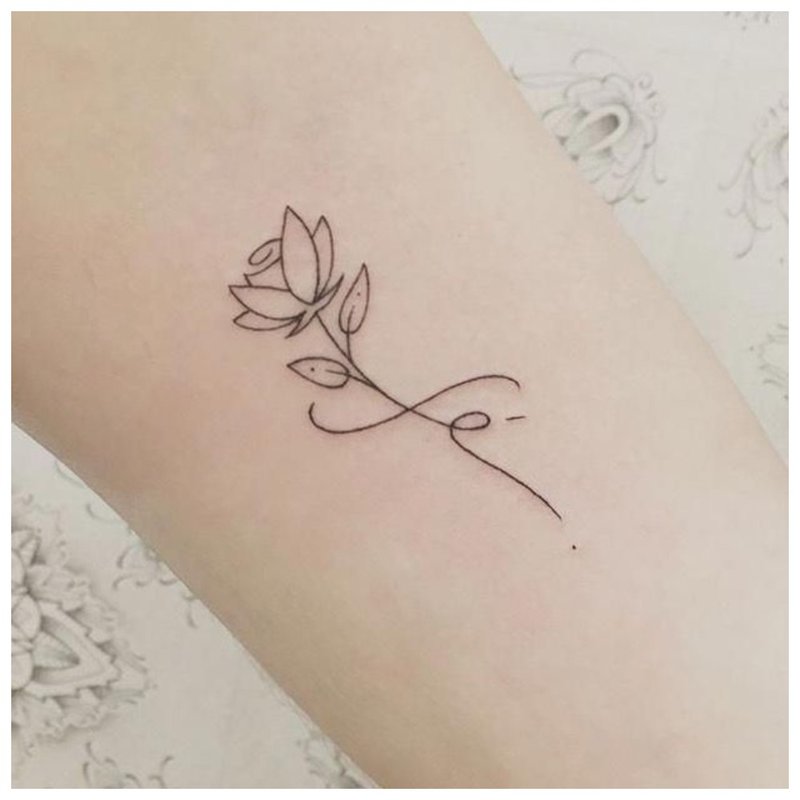 Neat flower - tattoo on the wrist