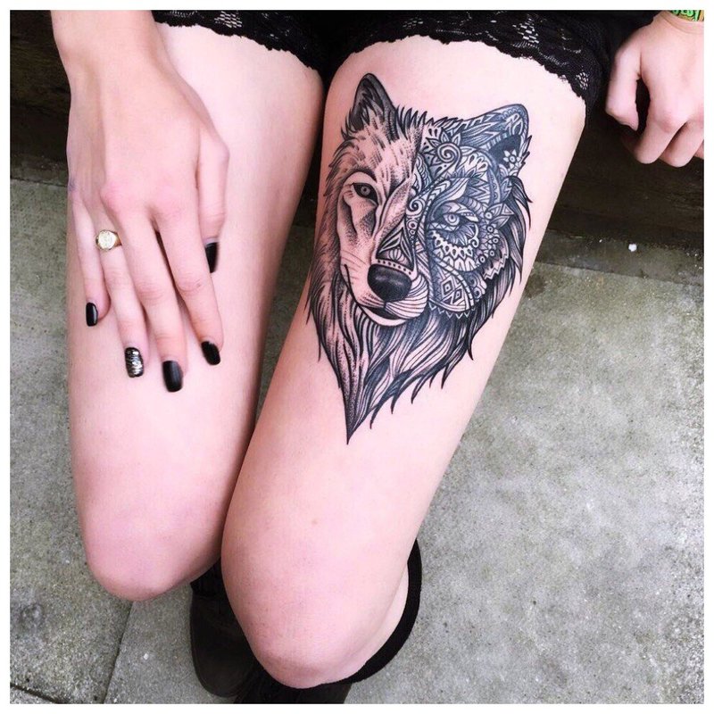 Girl's hip tattoo on girl