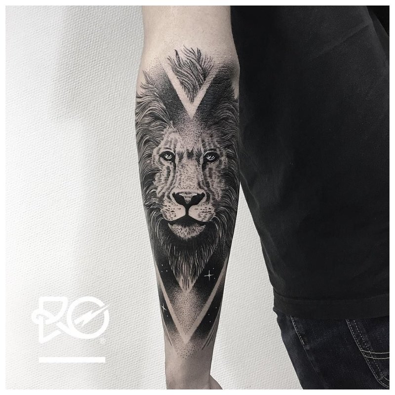 Animal tattoo on a man's forearm