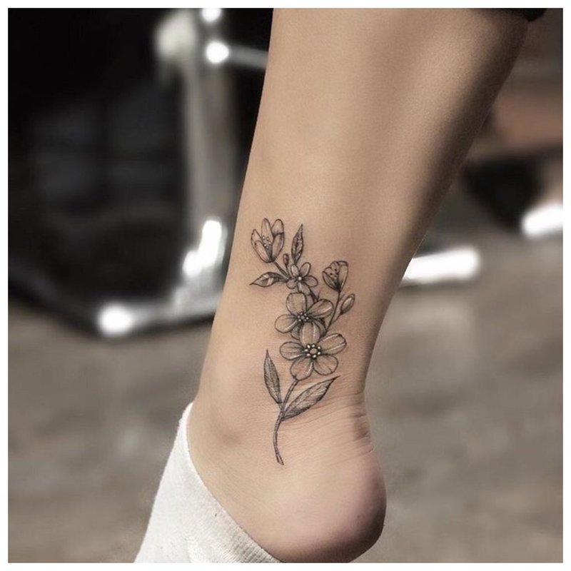 Delicate ankle flower