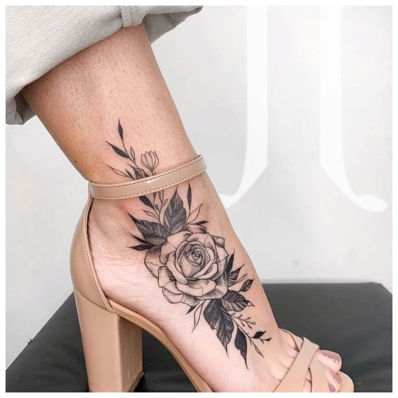 Black and white ankle rose