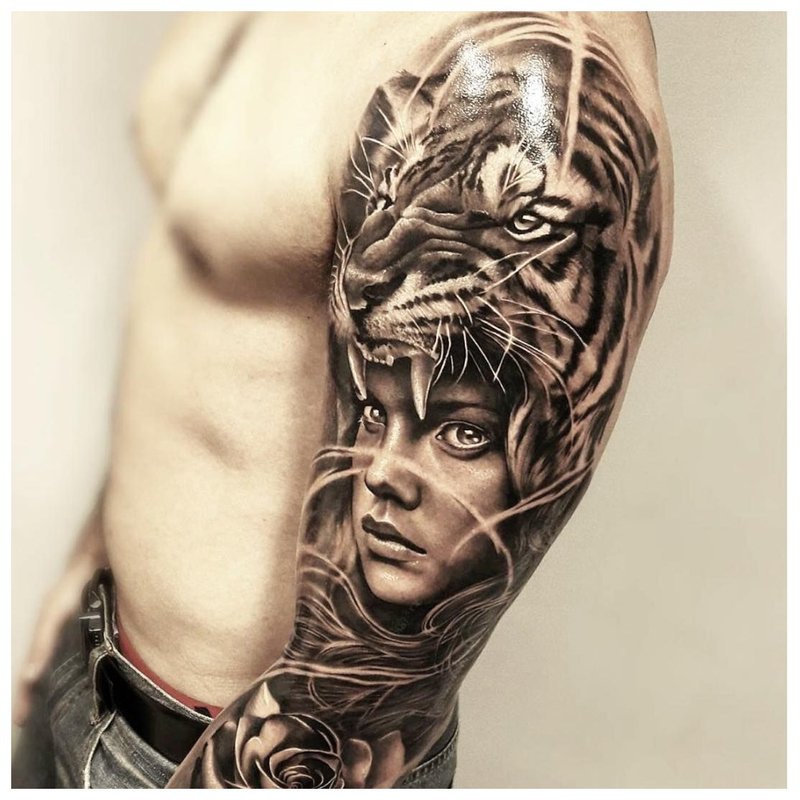 Realistic shoulder tattoo