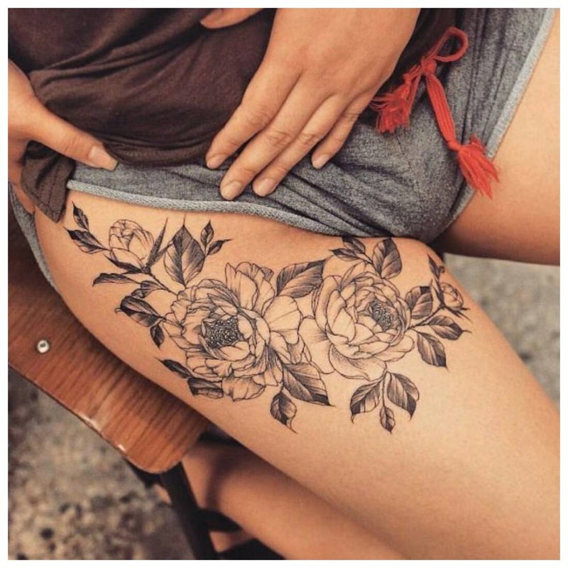 Tattoo on the leg