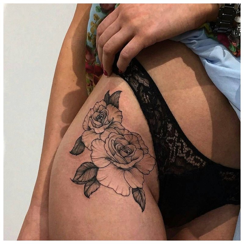 Small tattoo on the leg