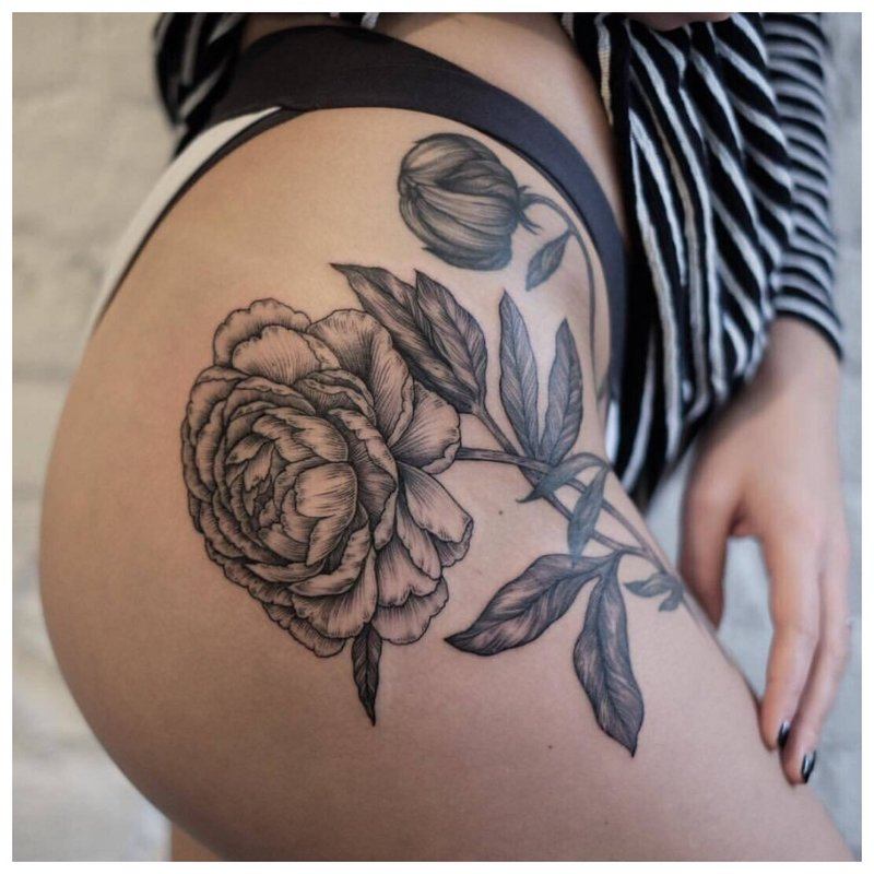 Large rose - tattoo on the hip