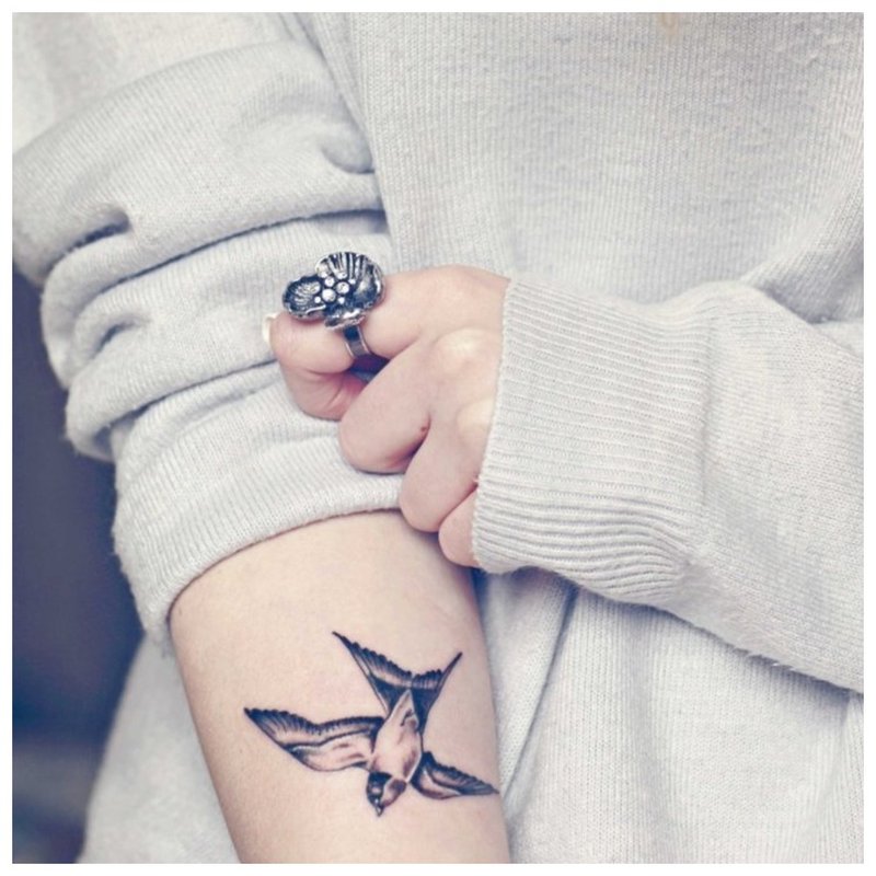 Animal tattoo on a girl’s hand